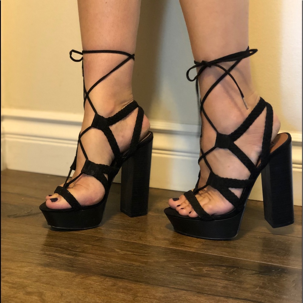 Steve Madden black strappy heals